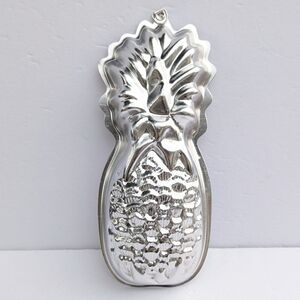 VINTAGE pineapple aluminum jello mold